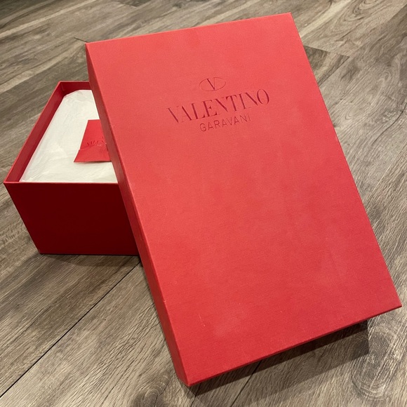 Pre loved Valentino red rock stud heels - Picture 3 of 10